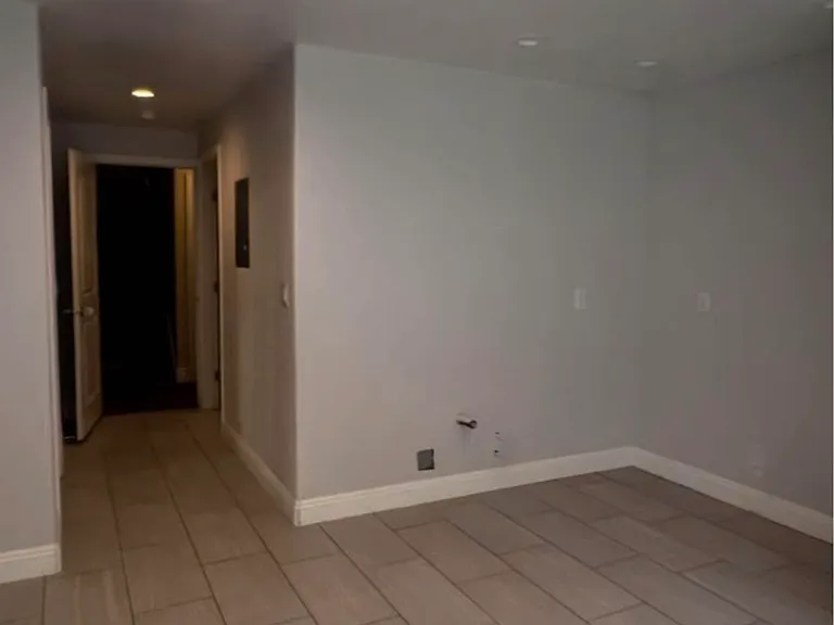 2049 W Sunflower Ln — Photo 28