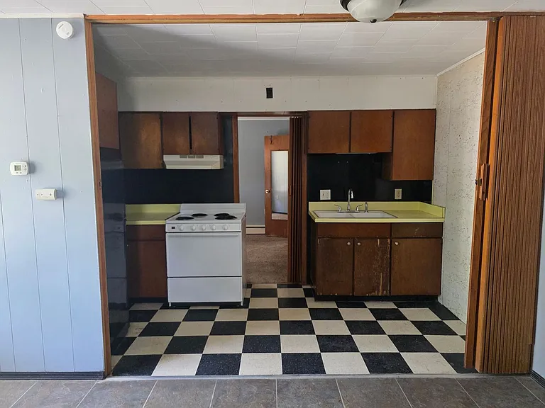601 W Wilkinson St — Photo 3