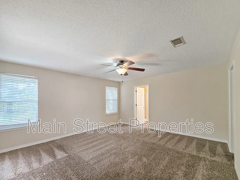 1057 Freeboard Blvd — Photo 11