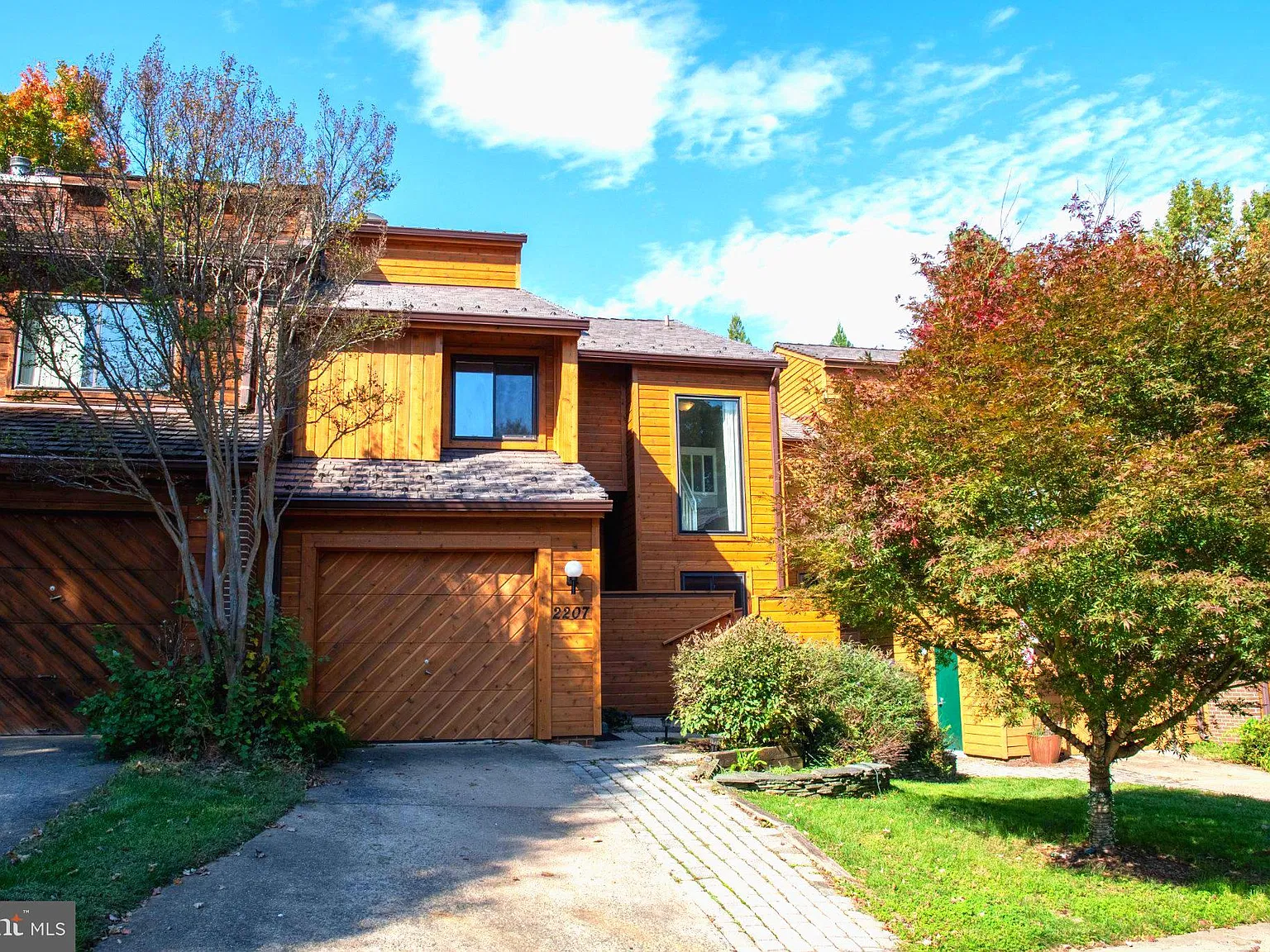 3 bed, 3.5 bath, 2129 sqft, $4,000 — Photo 1