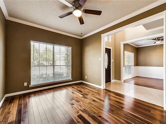 4th image of 809 Oak Hollow Ln