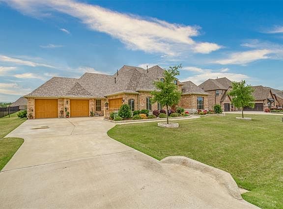 2nd image of 605 Limmerhill Dr
