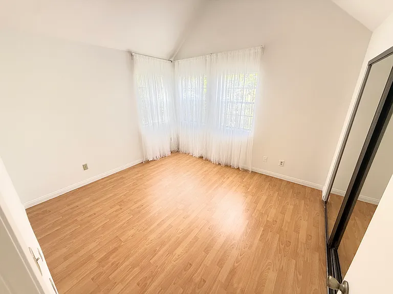 920 N Alfred St #201 — Photo 10