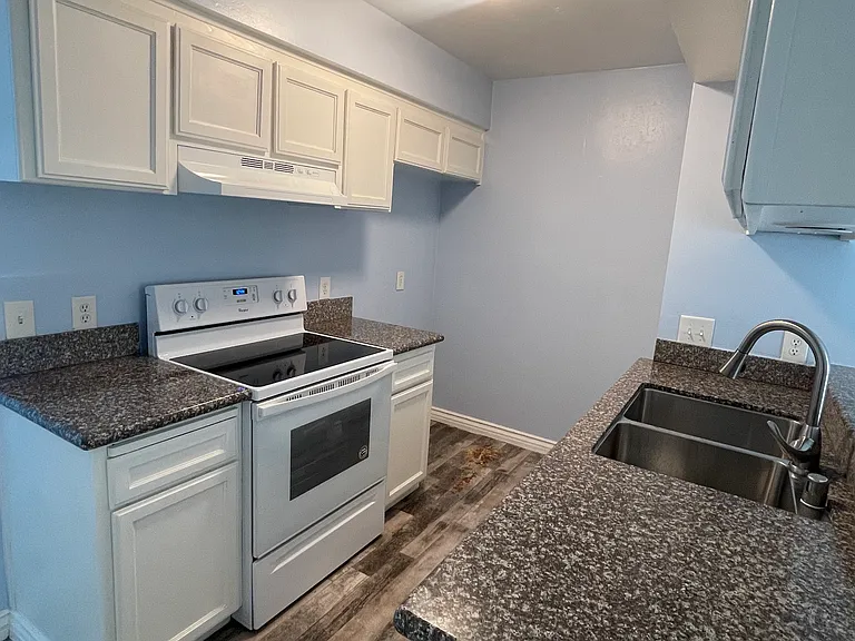 4800 Treanna Ave #6B — Photo 8