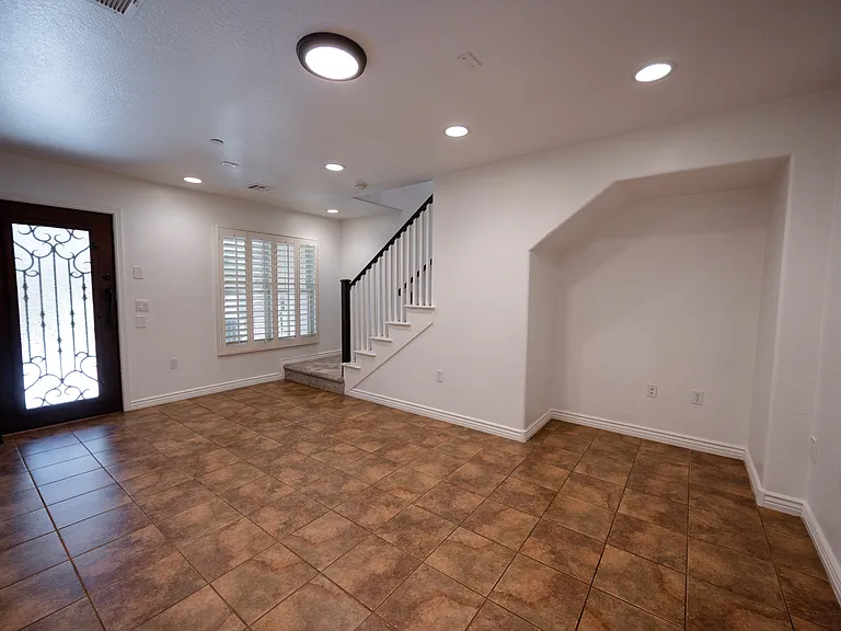 2445 E Montecito Ave — Photo 18