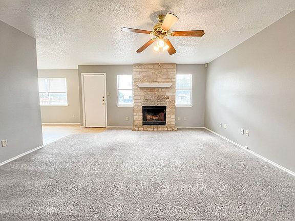 3rd image of 4910 Glenoak Dr
