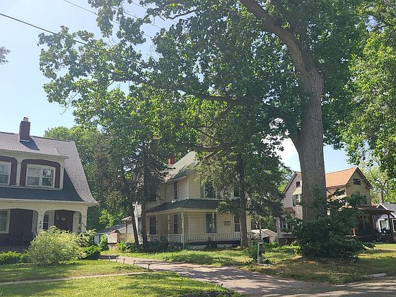 4th image of 1122 N Cedar St