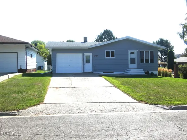 225 5th St E, Napoleon, ND 58561