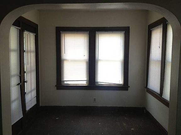4th image of 158 Columbian Ave
