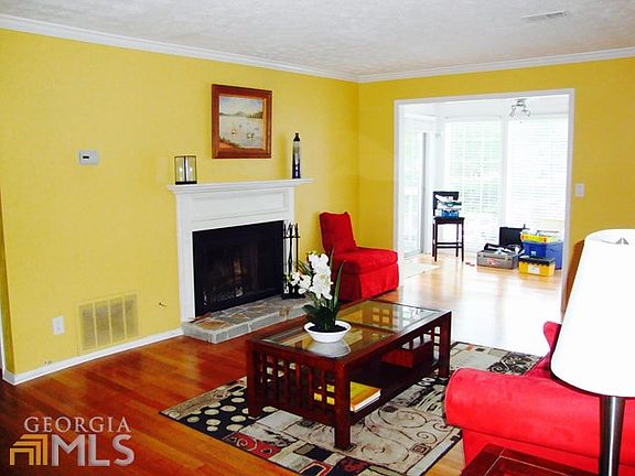 3rd image of 905 Countryside Pl SE