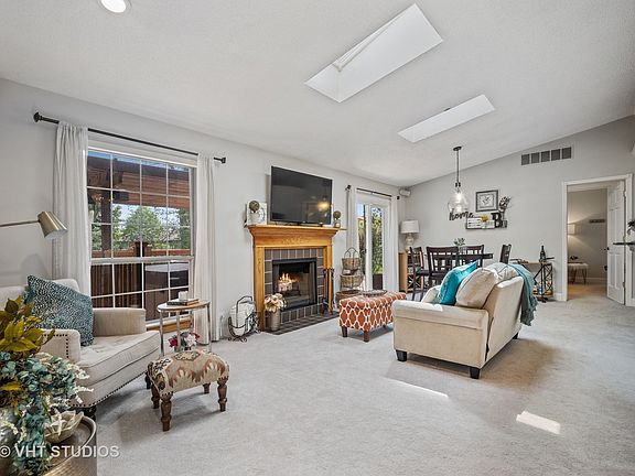 5th image of 1805 Shorewood Dr W