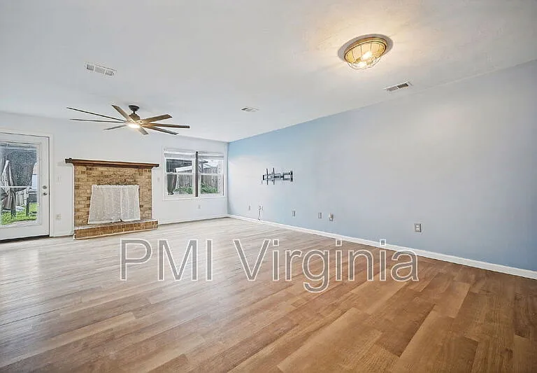 1651 Mantane Arch — Photo 5