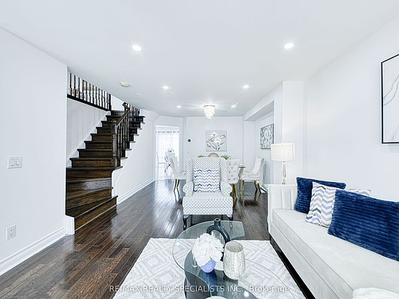 5th image of 35 Softneedle Ave