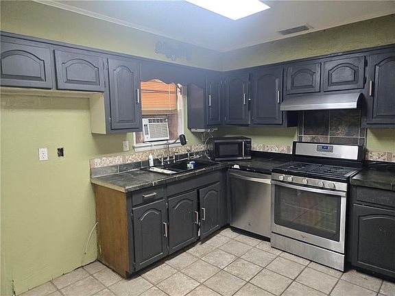 2nd image of 1713 Phillips Ln