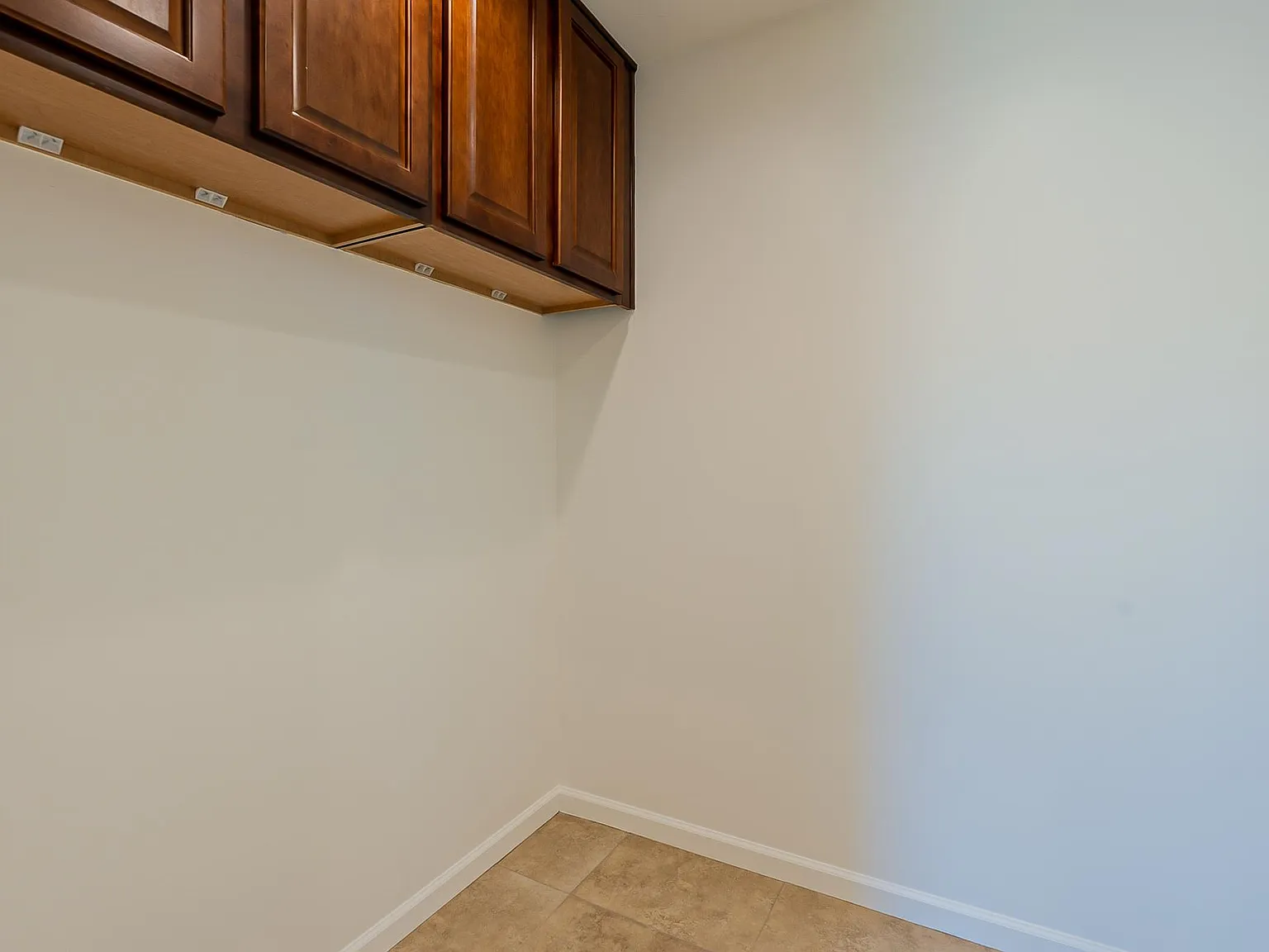 4 bed, 2.5 bath, 2800 sqft, $5,295 — Photo 4