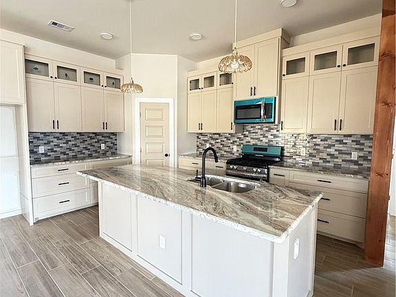 5th image of 2418 Reyhans Way