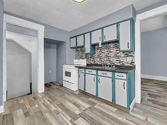 2nd image of 480 E 115th St