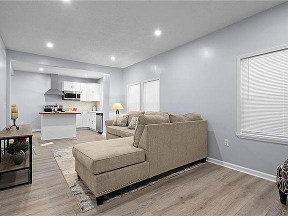 3rd image of 4417 Virginia Ave