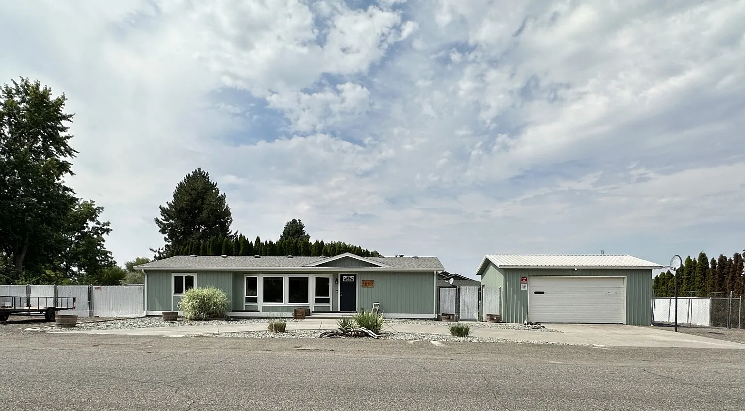3 bed, 1456 sqft, $2,350 — Photo 1