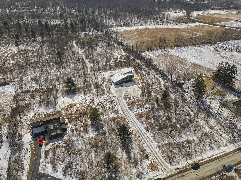 135 Muzzy Rd — Photo 28