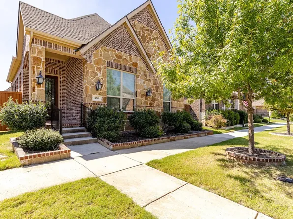 599 Enfield Dr, Lake Dallas, TX 75036
