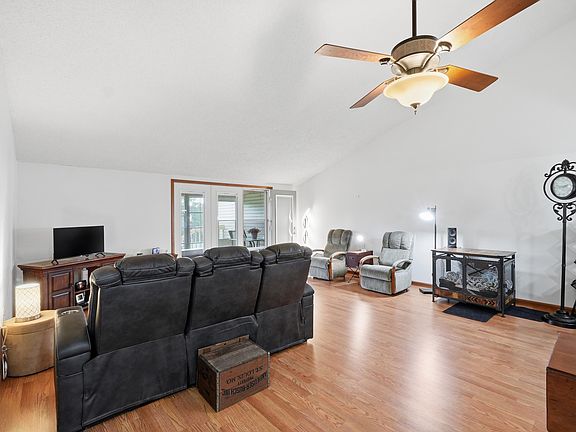 5th image of 601 Woodlawn Dr APT 30