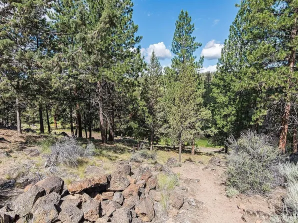 4205 NW Sawyer, Bend, OR 97703