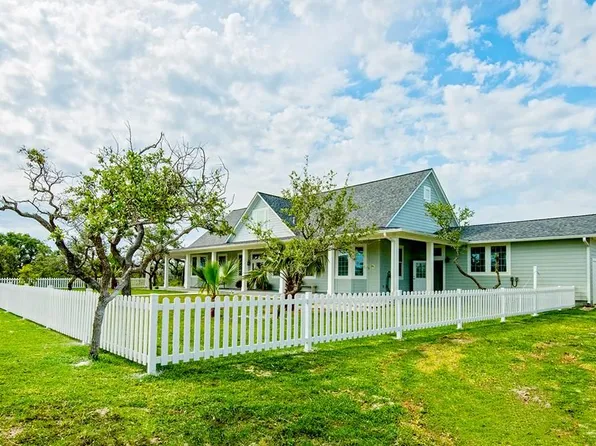 241 Coastal Wildwood Dr, Rockport, TX 78382