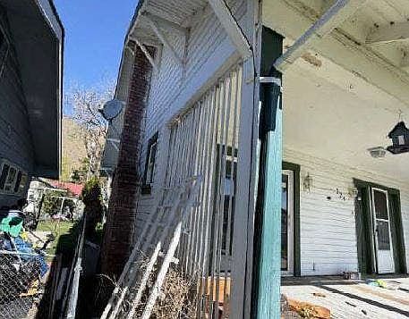 3rd image of 228 Warren Ave W