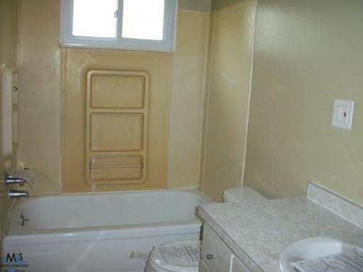 4th image of 20489 Fenton St