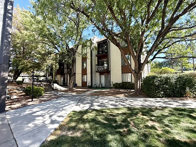 3156 Lakeside Dr #301