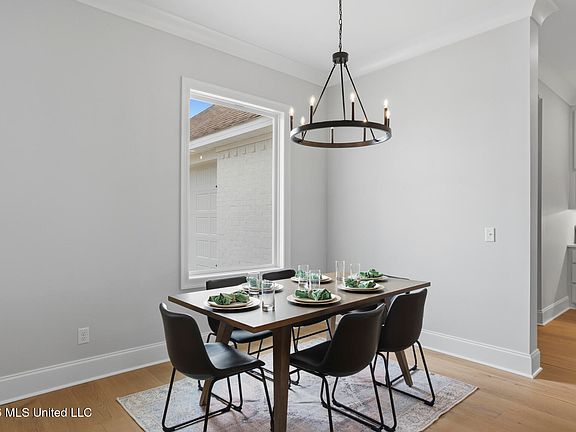 5th image of 218 Lizzy Ln