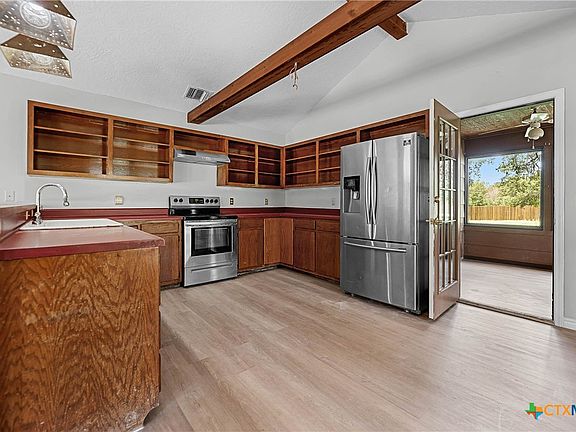 5th image of 127 Paloma Dr