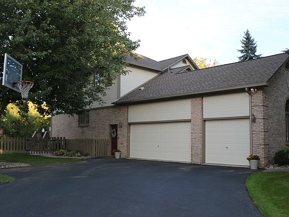Driveway & Garage View