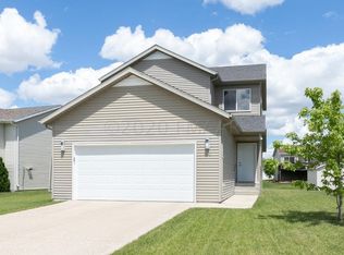 986 39 1/2 Ave W, West Fargo, ND 58078