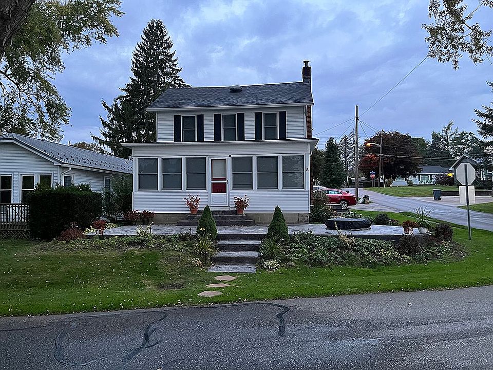 1st image of 121 Lakeside Dr