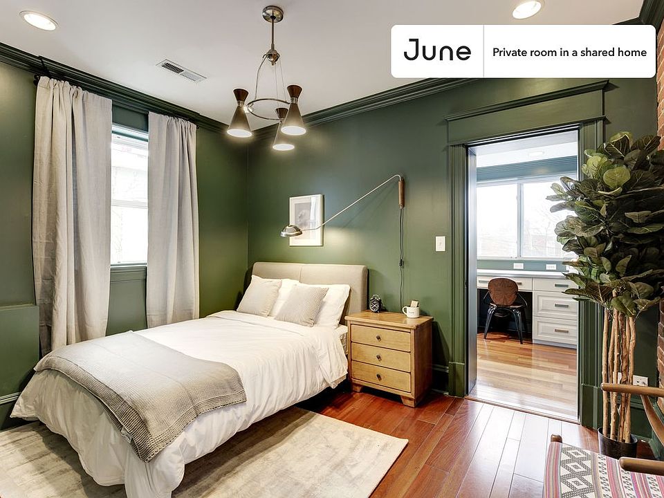 1st image of 814 9th St NE #D