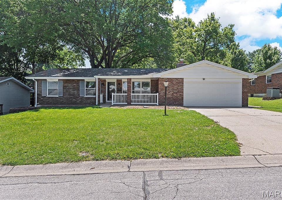 1st image of 208 Canary Ln