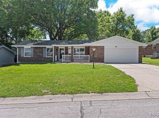 208 Canary Ln, Saint Charles, MO 63301