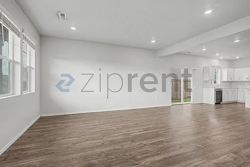 555 Stoller St Photo 1