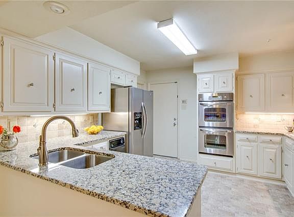 3rd image of 10548 Barrywood Dr