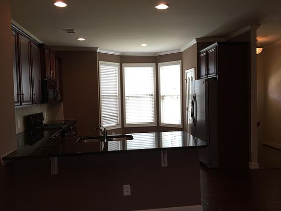 5th image of 4921 Hudson Sq