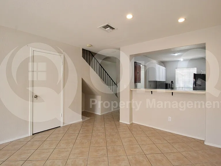 1961 N Hartford St #1049 — Photo 3