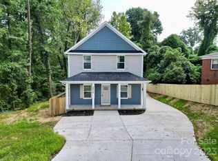 2916 L D Parker Dr, Charlotte, NC 28206