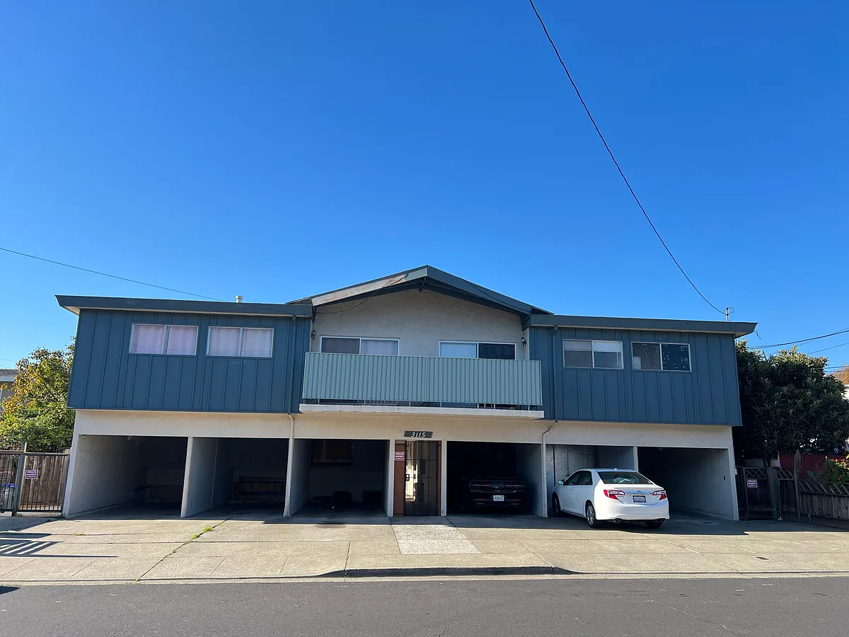 Building Photo - 3115-4 Yosemite Ave #4