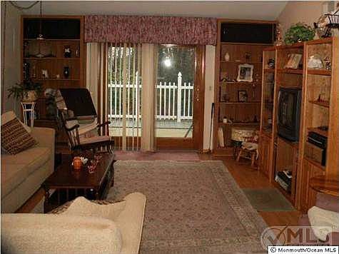 4th image of 165 Gayle Ct
