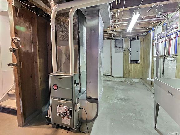 4th image of 310 Claremont Ave