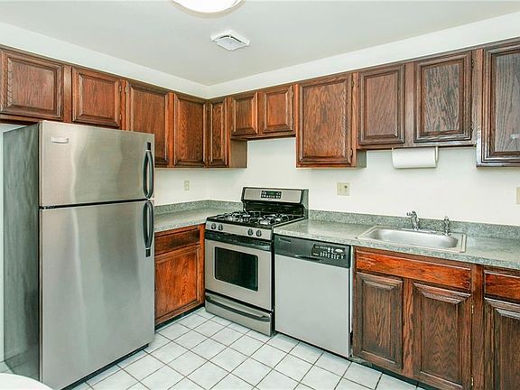 3rd image of 303 Country Club Ln