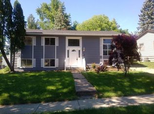 3327 Chadwick Dr, Rockford, IL 61109