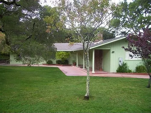 635 Barbara Way photo 1